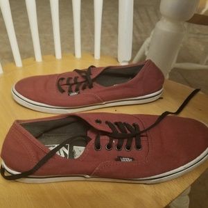 Burgundy/ wine/ dark re Vans with black shoelaces